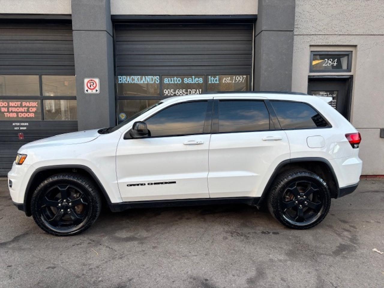 2018 Jeep Grand Cherokee Laredo 4x4, ONE OWNER, SUNROOF, NAVI, VERY CLEAN!! Photo