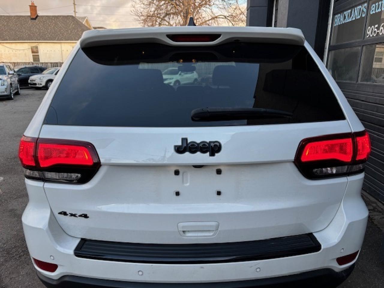 2018 Jeep Grand Cherokee Laredo 4x4, ONE OWNER, SUNROOF, NAVI, VERY CLEAN!! Photo