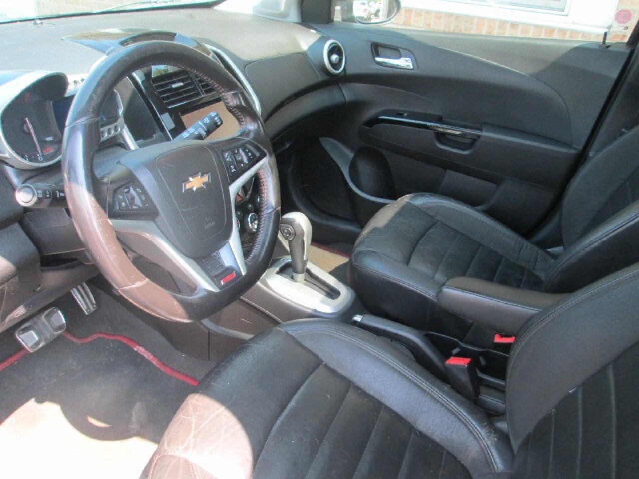 2015 Chevrolet Sonic Hatchback RS PKG, Aut, LEATHER, SUNROOF, FUN!! Photo