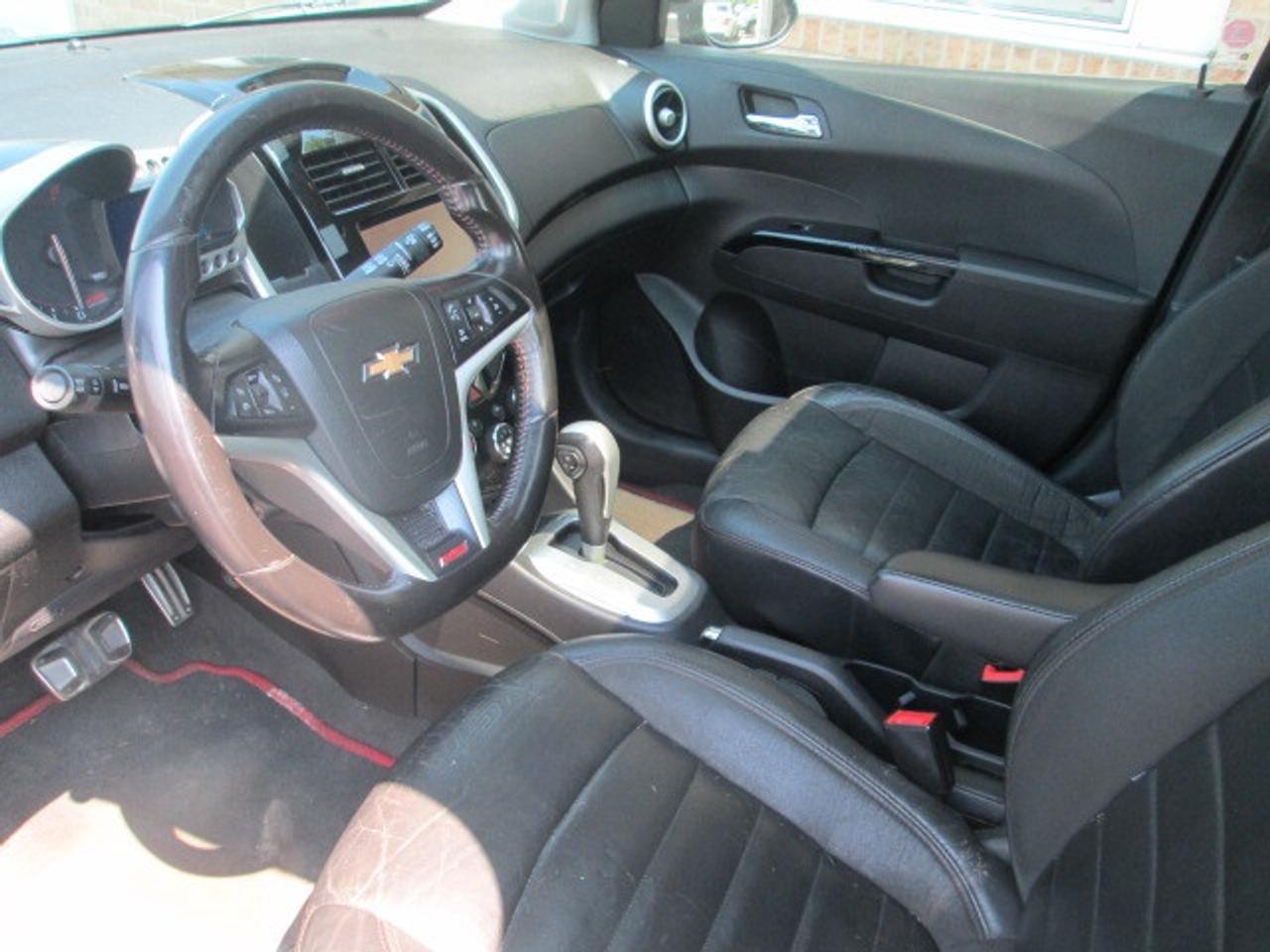 2015 Chevrolet Sonic Hatchback RS PKG, Aut, LEATHER, SUNROOF, FUN!! Photo