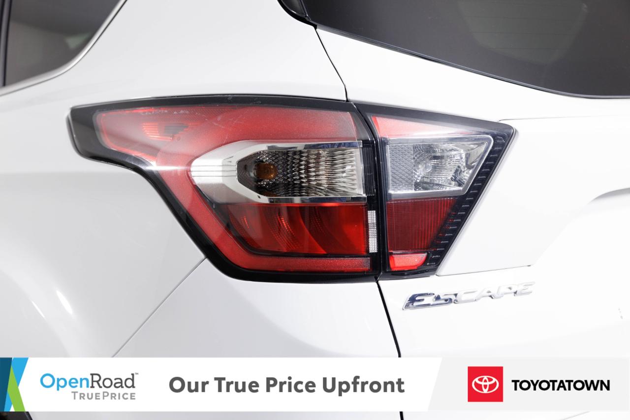 2017 Ford Escape SE! LOADED! LOW MILEAGE! Photo