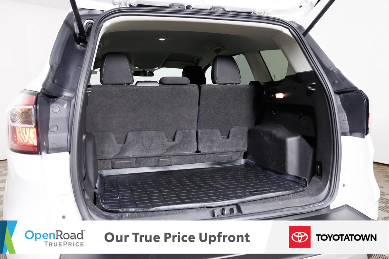 2017 Ford Escape SE! LOADED! LOW MILEAGE! Photo