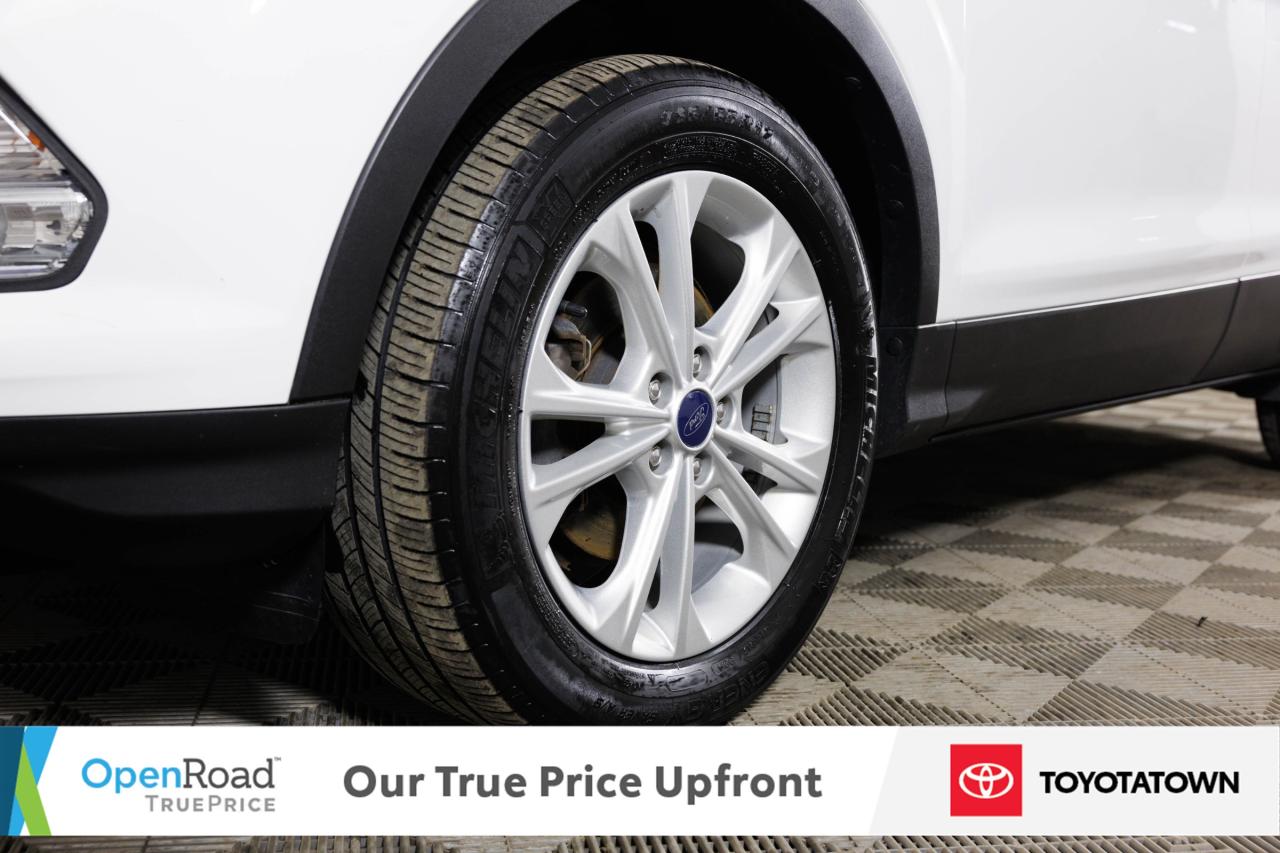 2017 Ford Escape SE! LOADED! LOW MILEAGE! Photo