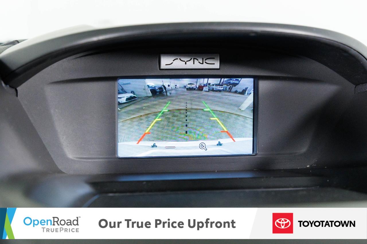 2017 Ford Escape SE! LOADED! LOW MILEAGE! Photo