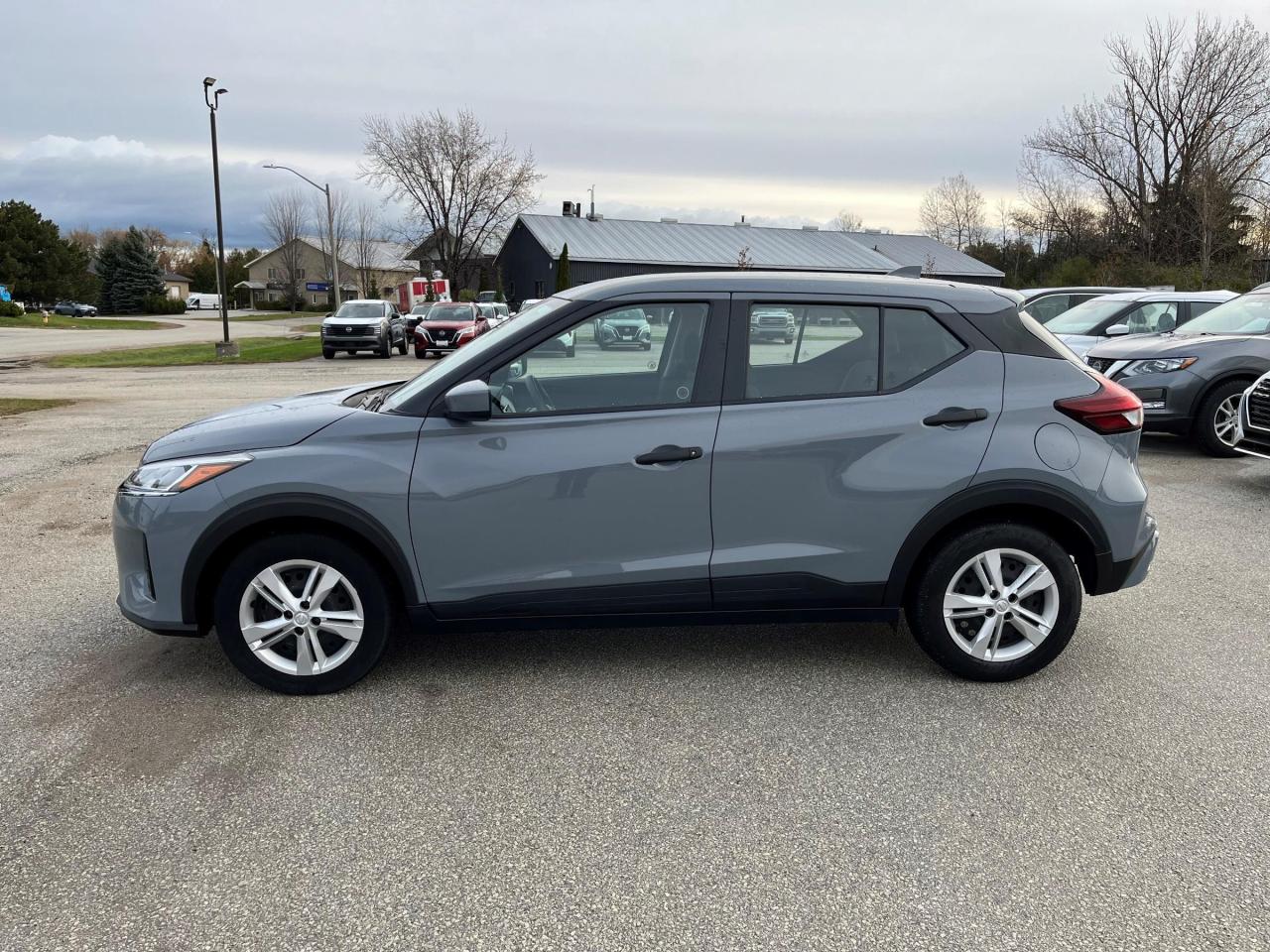 2024 Nissan Kicks S FWD Photo3