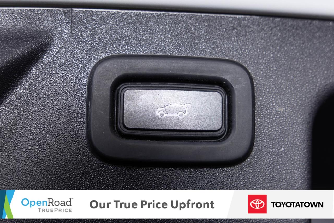 2020 Land Rover Discovery Sport R-DYNAMIC SE! LOADED! ACCIDENT FREE! ELIGIBLE FOR Photo