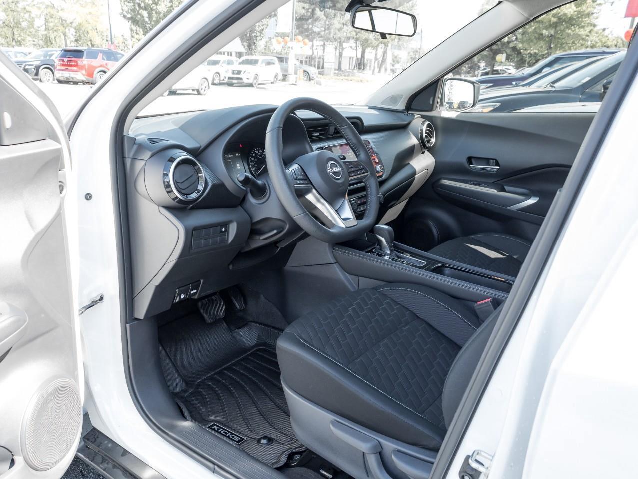 2023 Nissan Kicks SV Photo