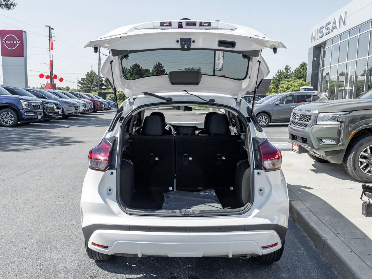 2023 Nissan Kicks SV Photo
