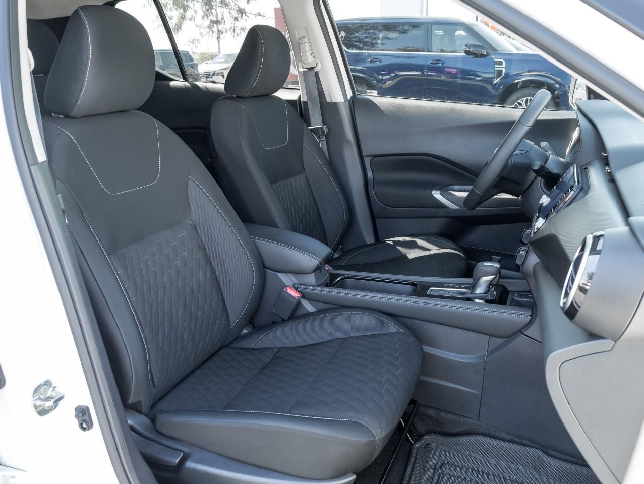 2023 Nissan Kicks SV Photo