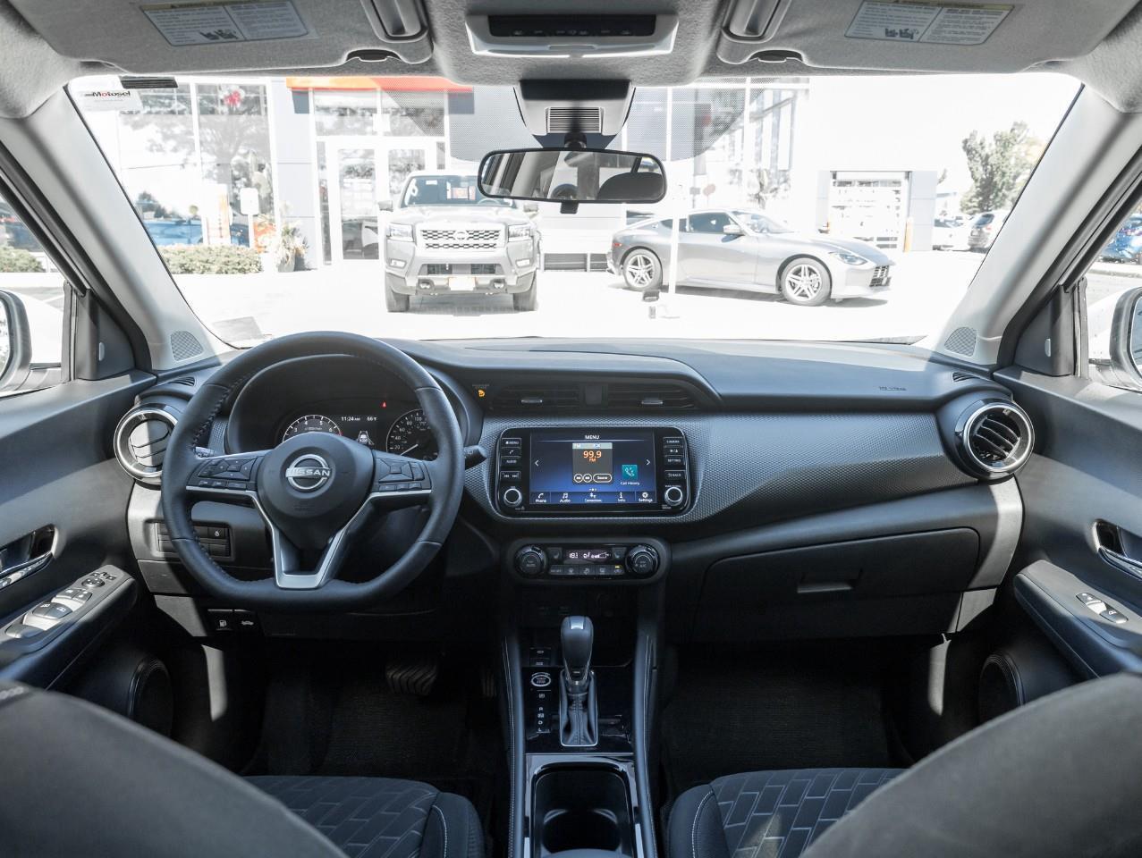 2023 Nissan Kicks SV Photo