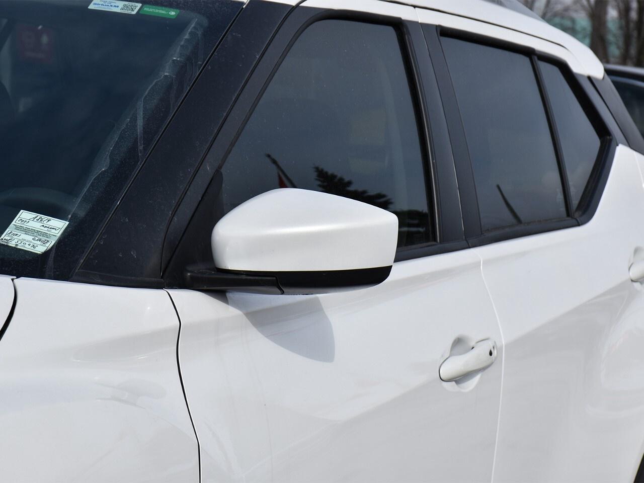 2023 Nissan Kicks SV FWD, APPLE CARPLAY, REMOTE START Photo