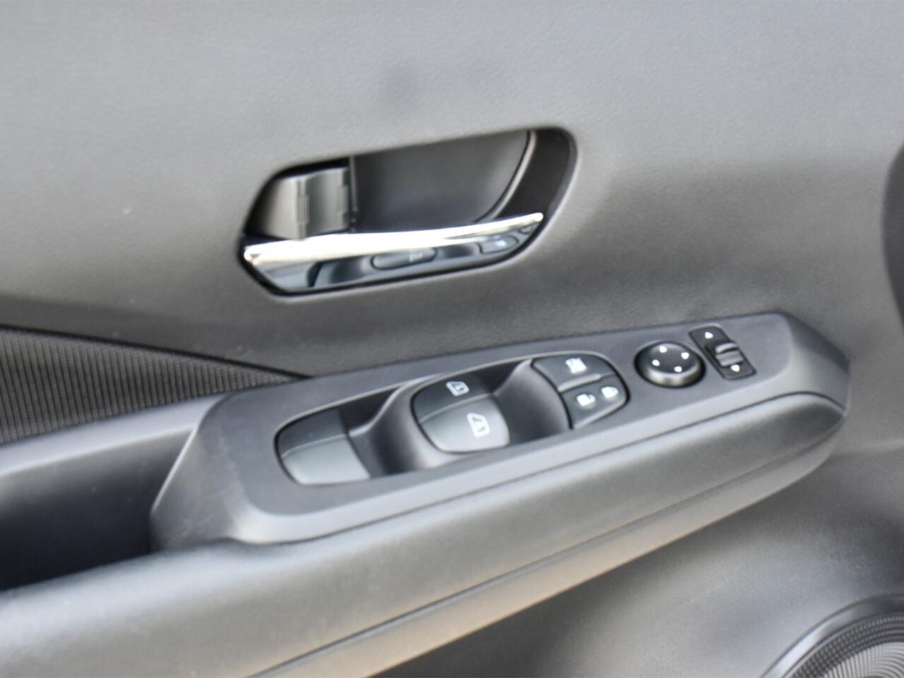 2023 Nissan Kicks SV FWD, APPLE CARPLAY, REMOTE START Photo