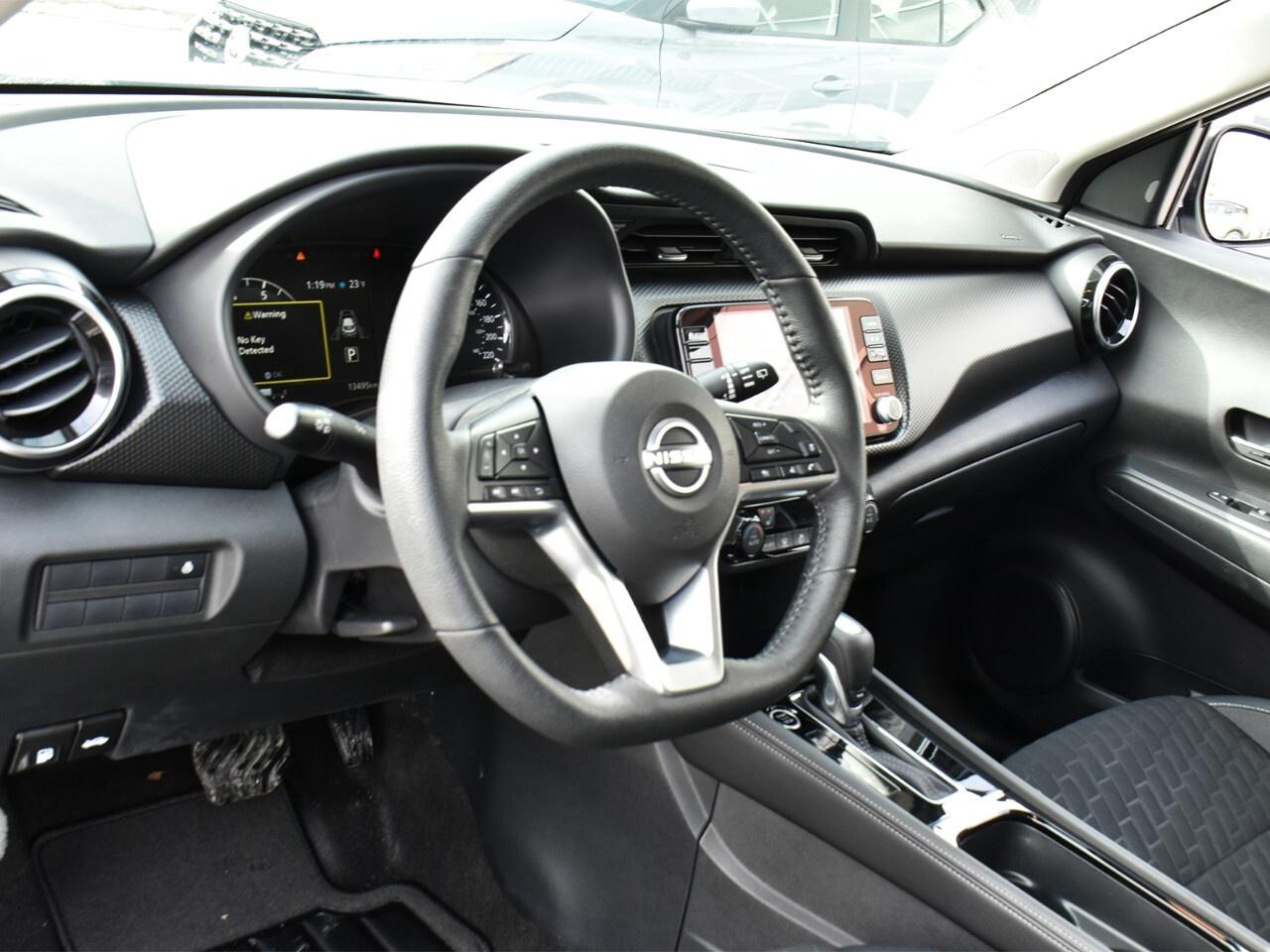 2023 Nissan Kicks SV FWD, APPLE CARPLAY, REMOTE START Photo