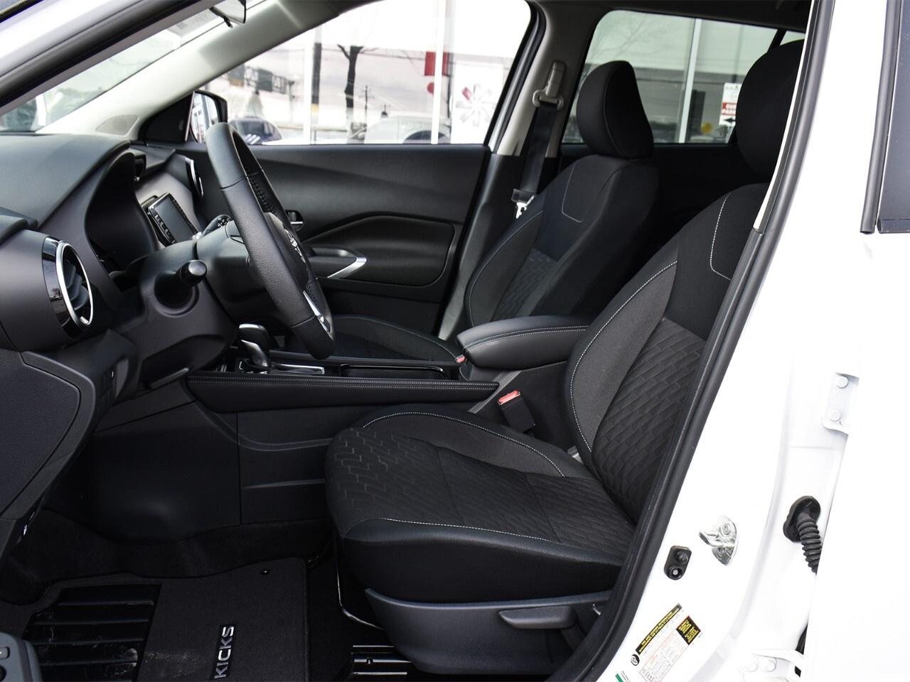 2023 Nissan Kicks SV FWD, APPLE CARPLAY, REMOTE START Photo