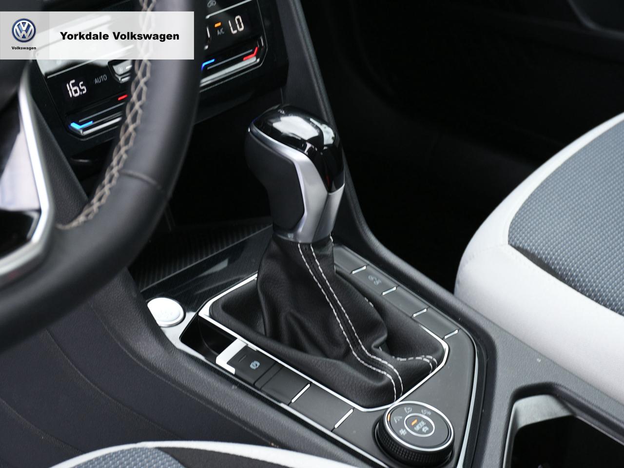 2025 Volkswagen Taos  Photo