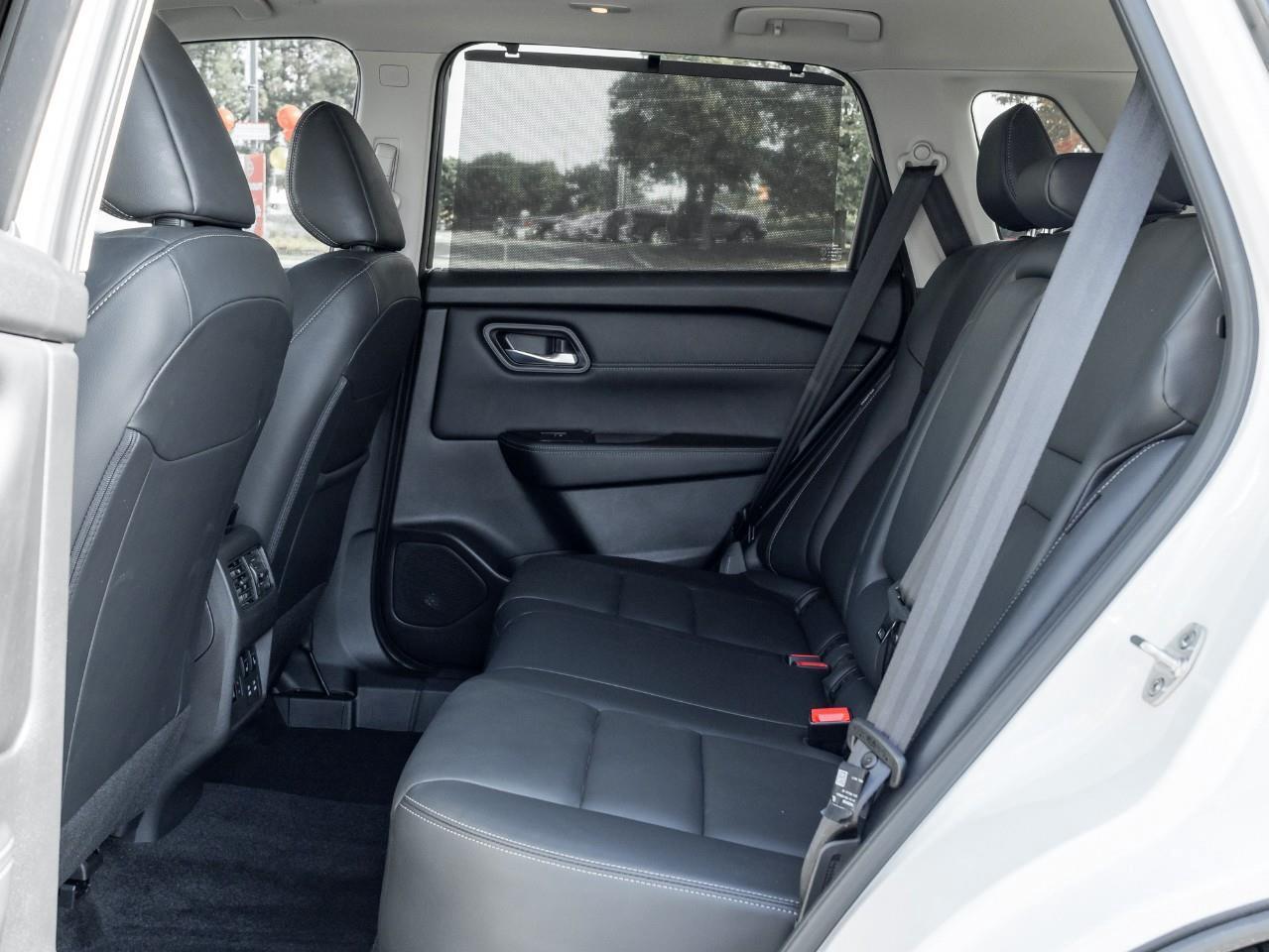 2025 Nissan Rogue SL Photo