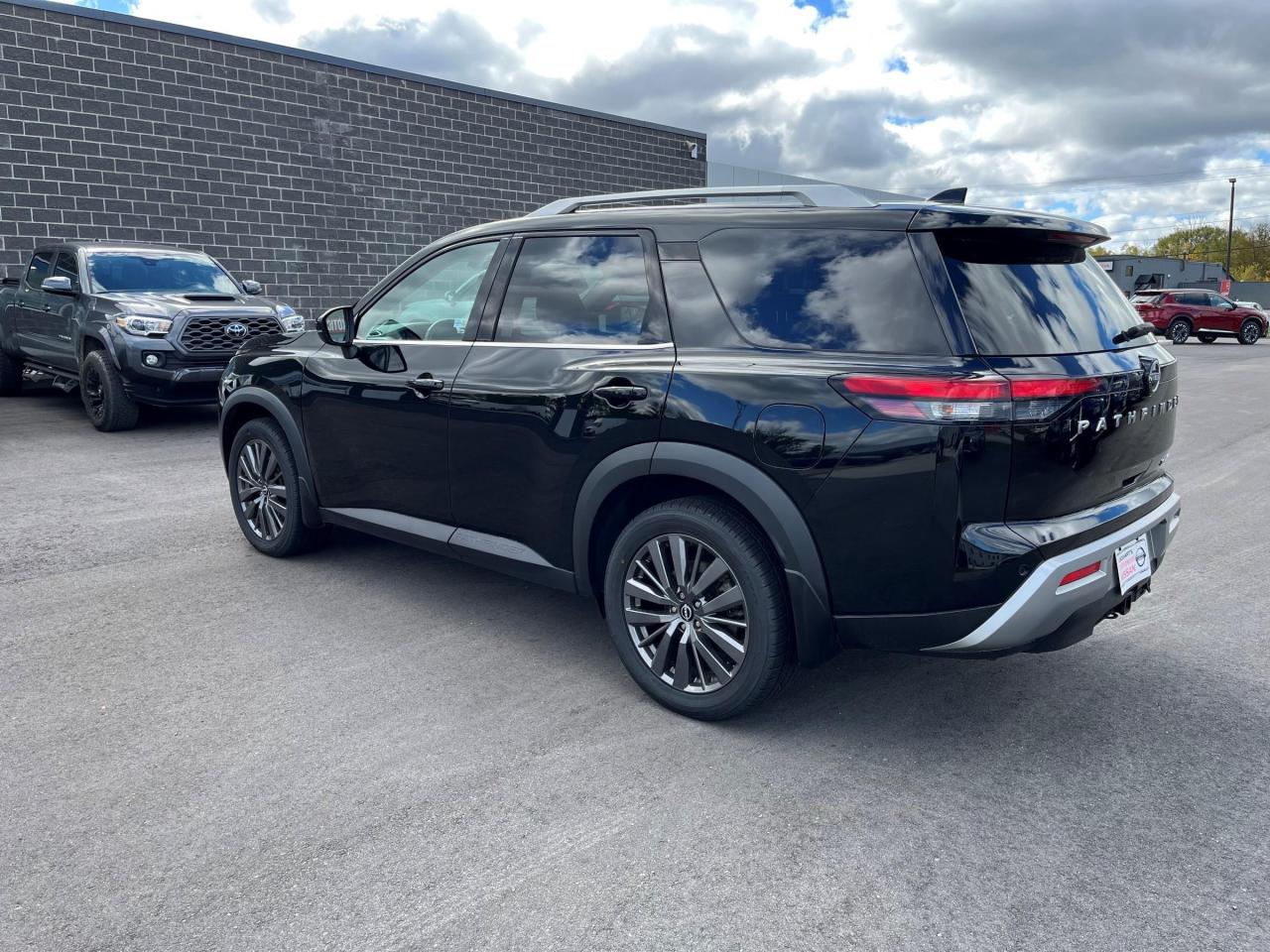 2022 Nissan Pathfinder SL PREMIUM 4WD Photo4