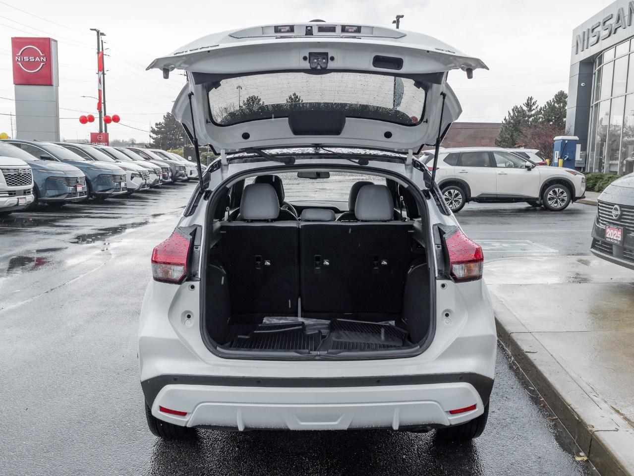 2021 Nissan Kicks SR Photo