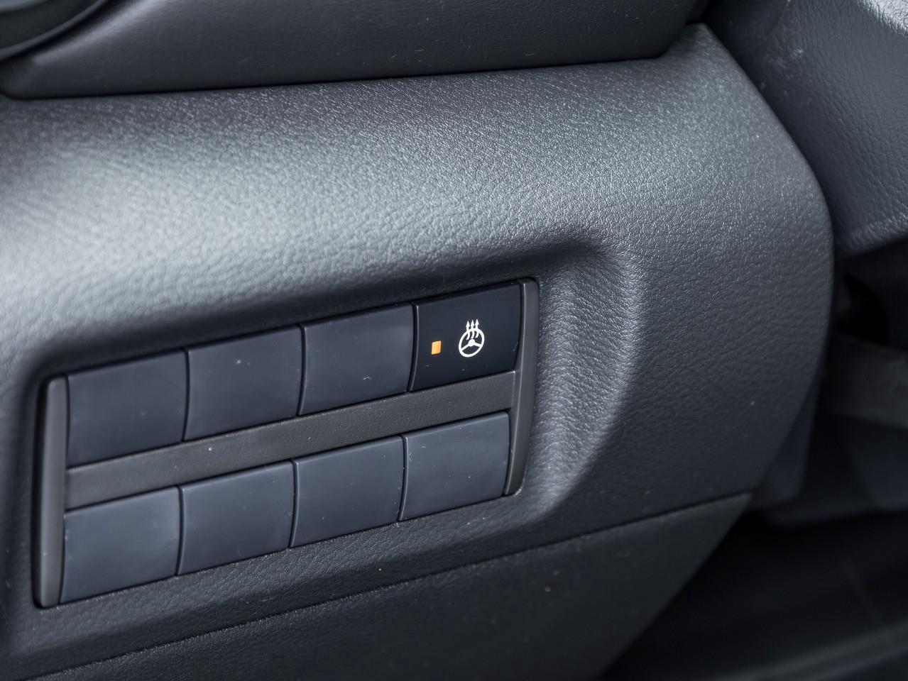 2021 Nissan Kicks SR Photo