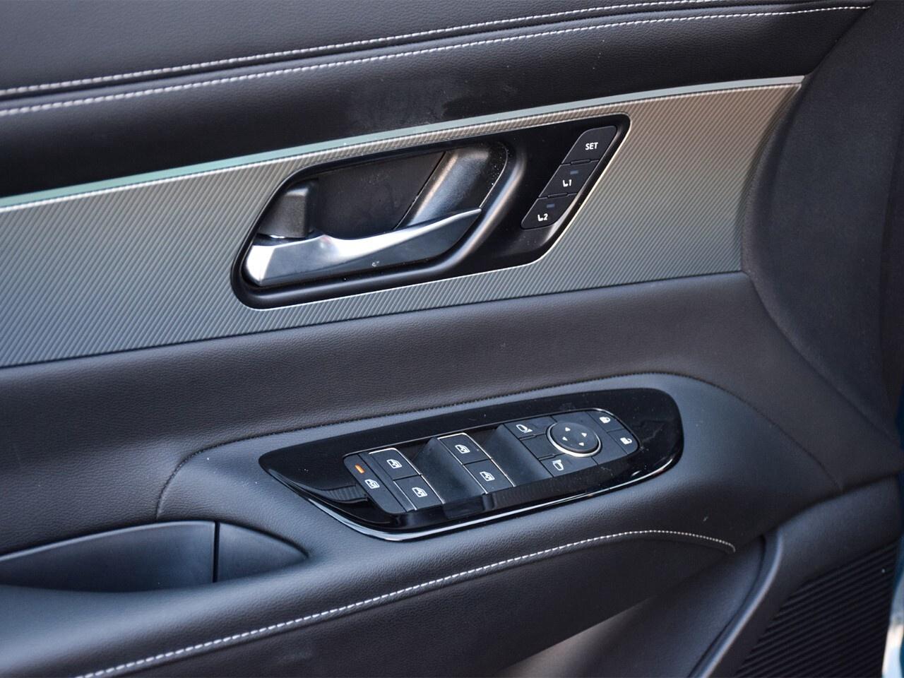 2025 Nissan Murano AWD SL, LOW KMS, LEATHER INTERIOR, APPLE CARPLAY Photo