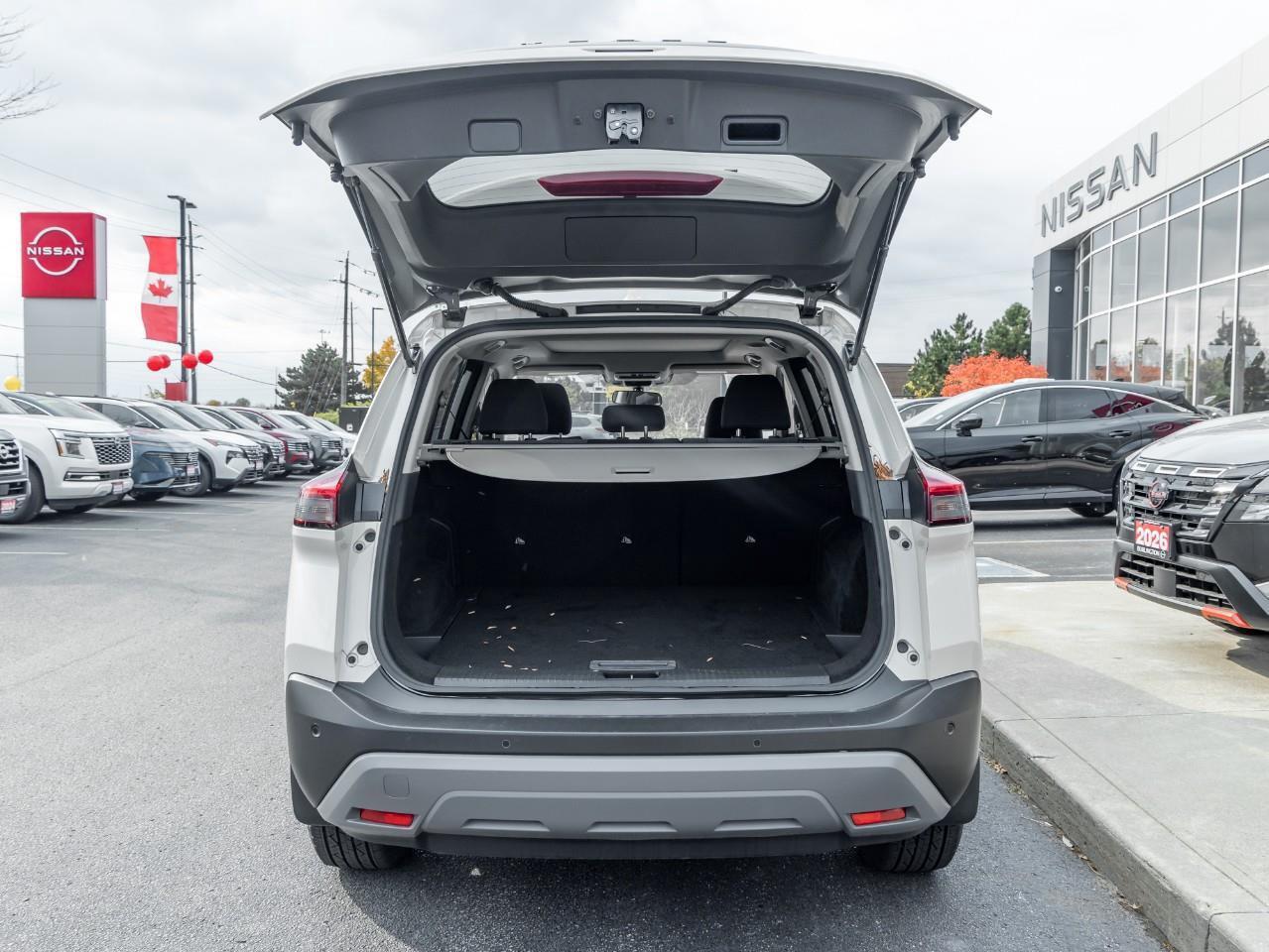 2022 Nissan Rogue SV Photo