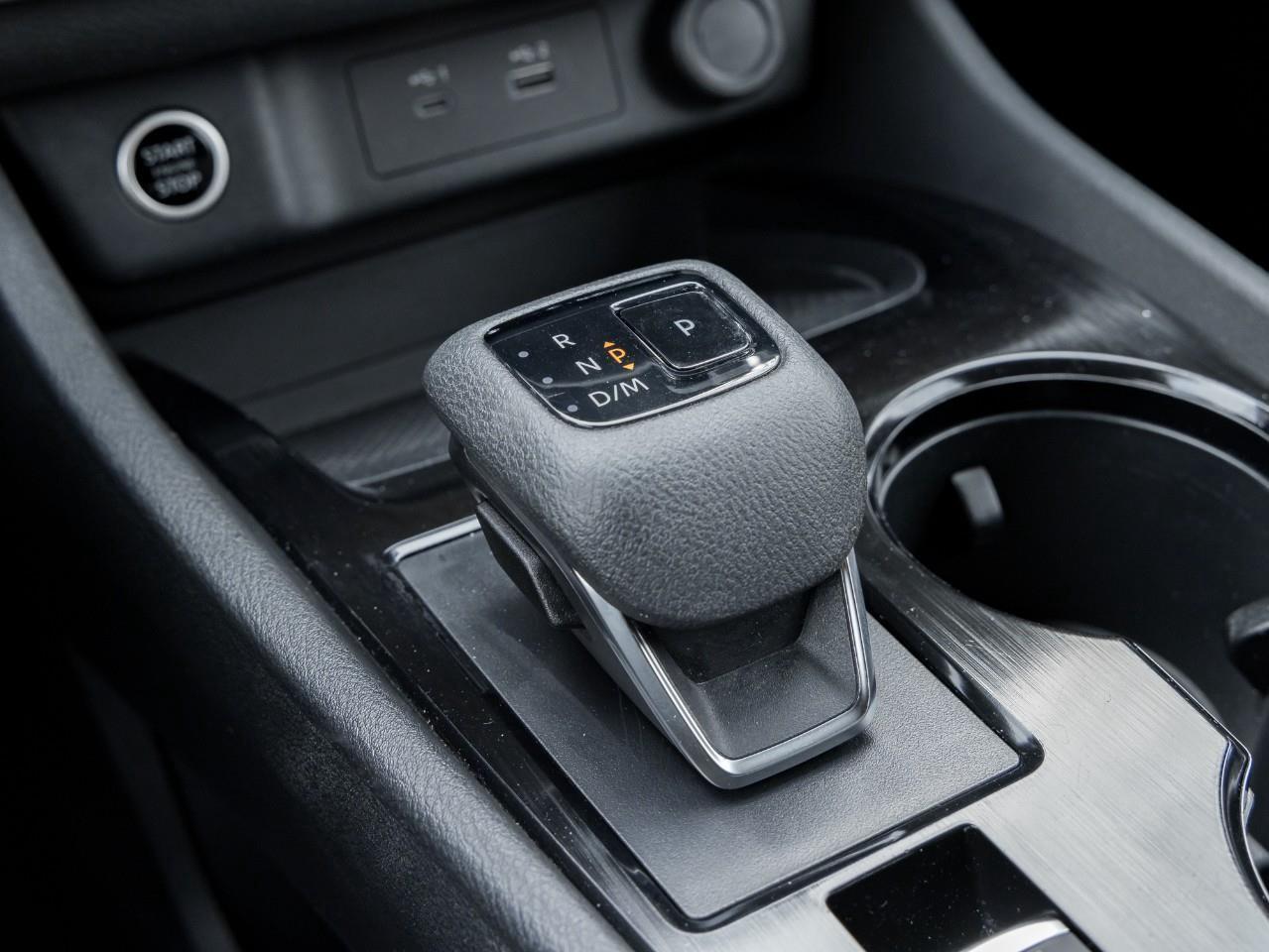 2022 Nissan Rogue SV Photo