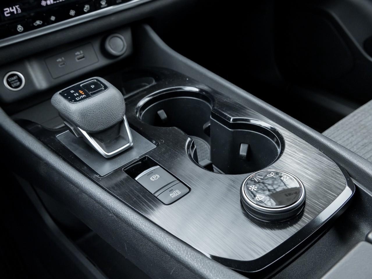 2022 Nissan Rogue SV Photo