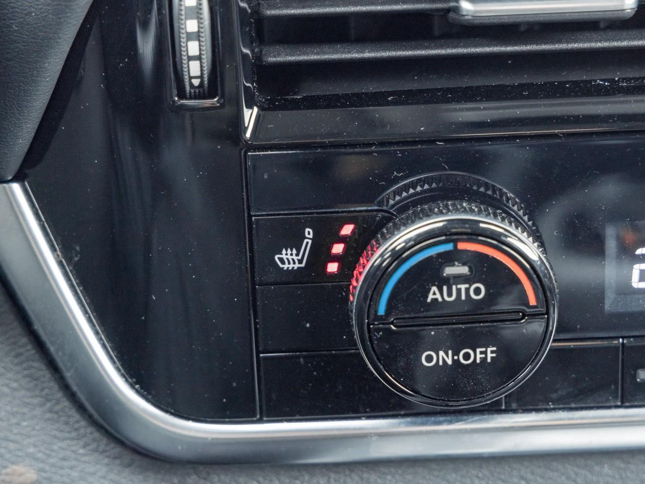 2022 Nissan Rogue SV Photo