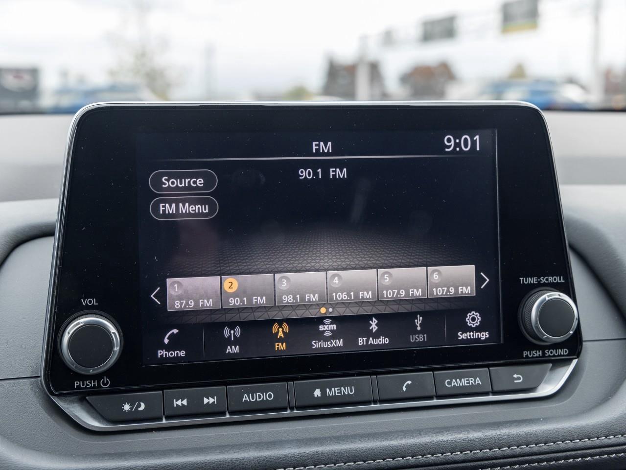 2022 Nissan Rogue SV Photo