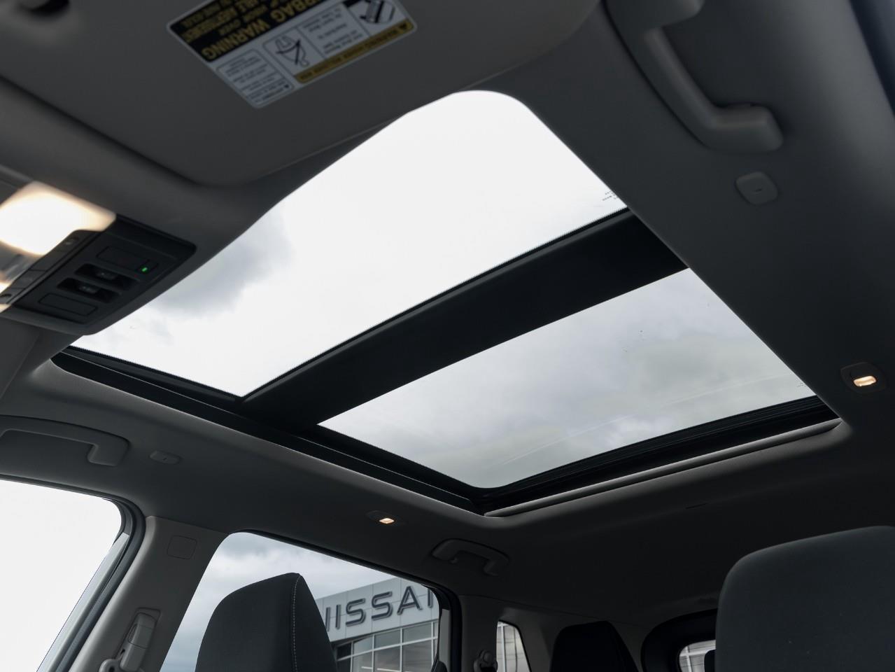 2022 Nissan Rogue SV Photo