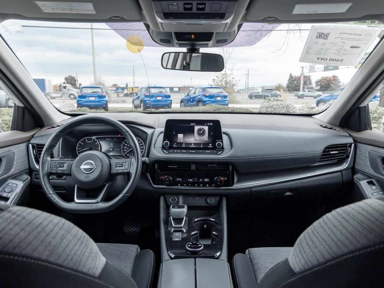 2022 Nissan Rogue SV Photo