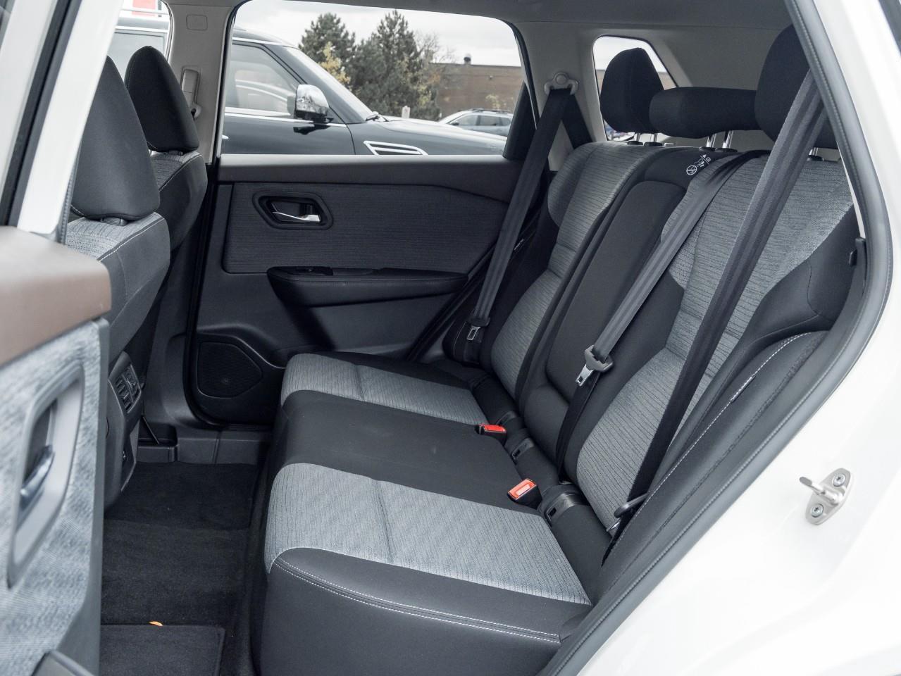 2022 Nissan Rogue SV Photo