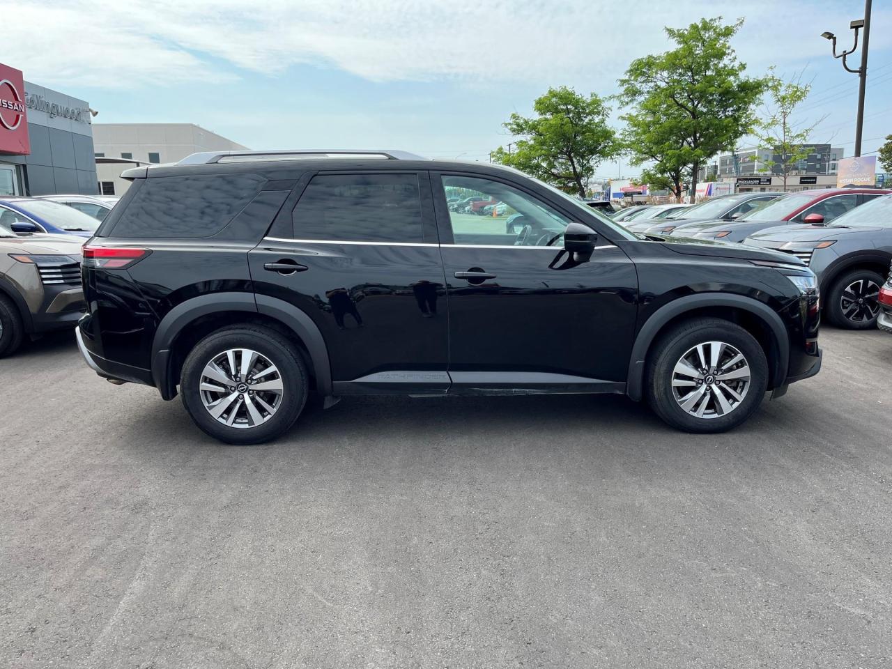 2022 Nissan Pathfinder SL 4WD Photo