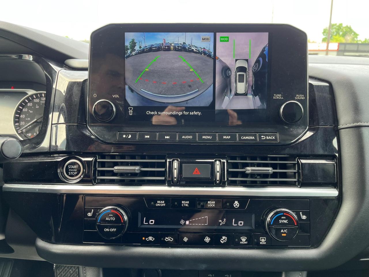 2022 Nissan Pathfinder SL 4WD Photo