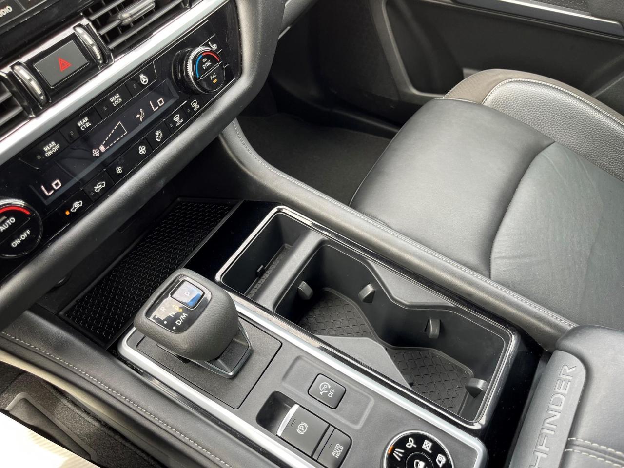 2022 Nissan Pathfinder SL 4WD Photo