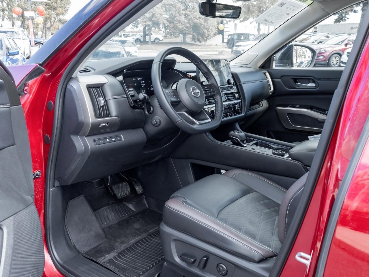 2024 Nissan Pathfinder Platinum Photo