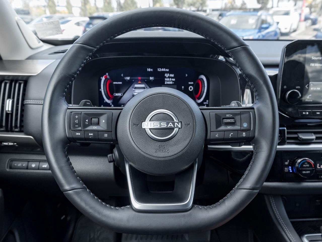 2024 Nissan Pathfinder Platinum Photo