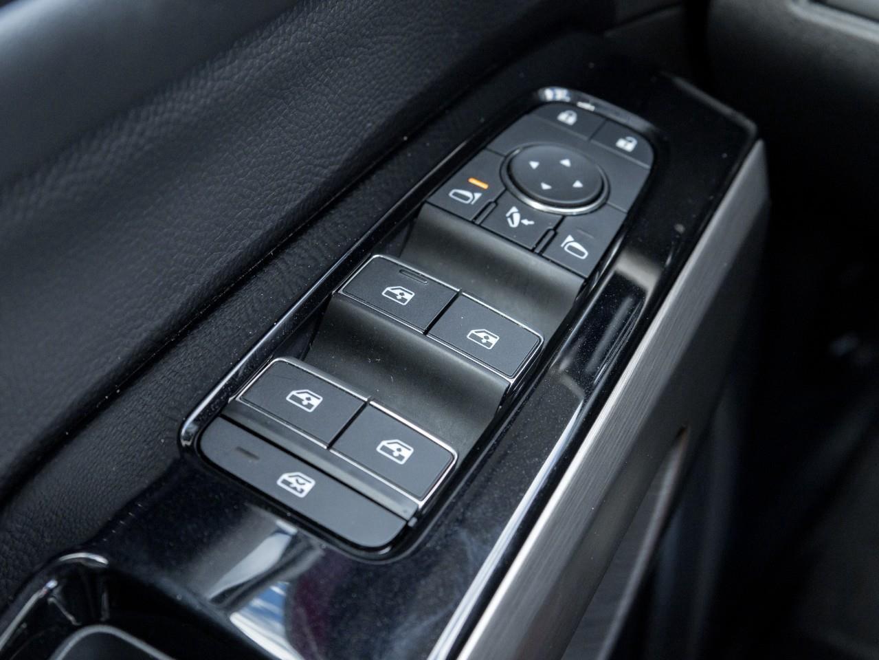 2024 Nissan Pathfinder Platinum Photo