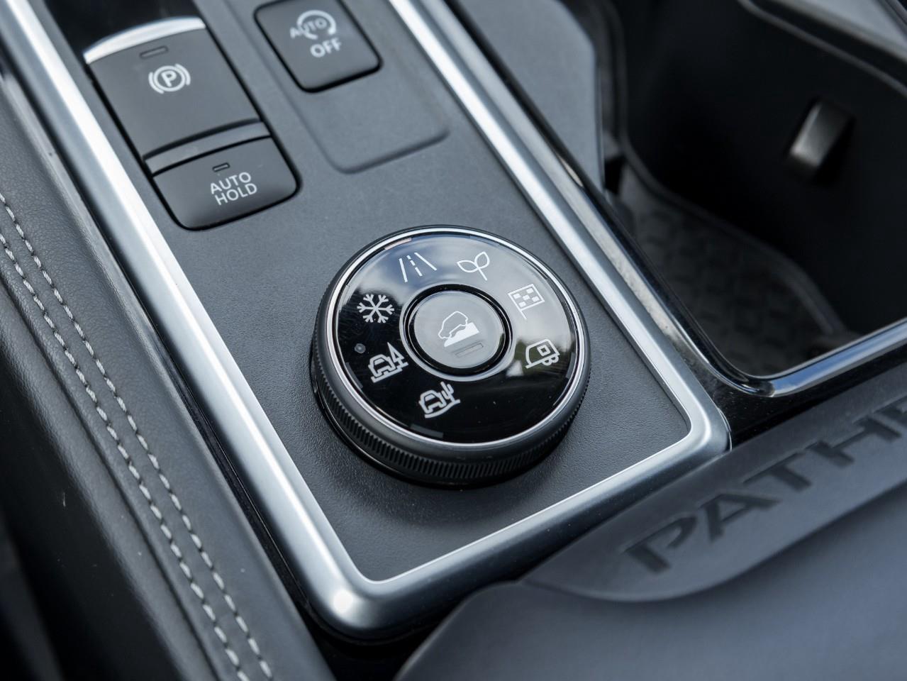 2024 Nissan Pathfinder Platinum Photo