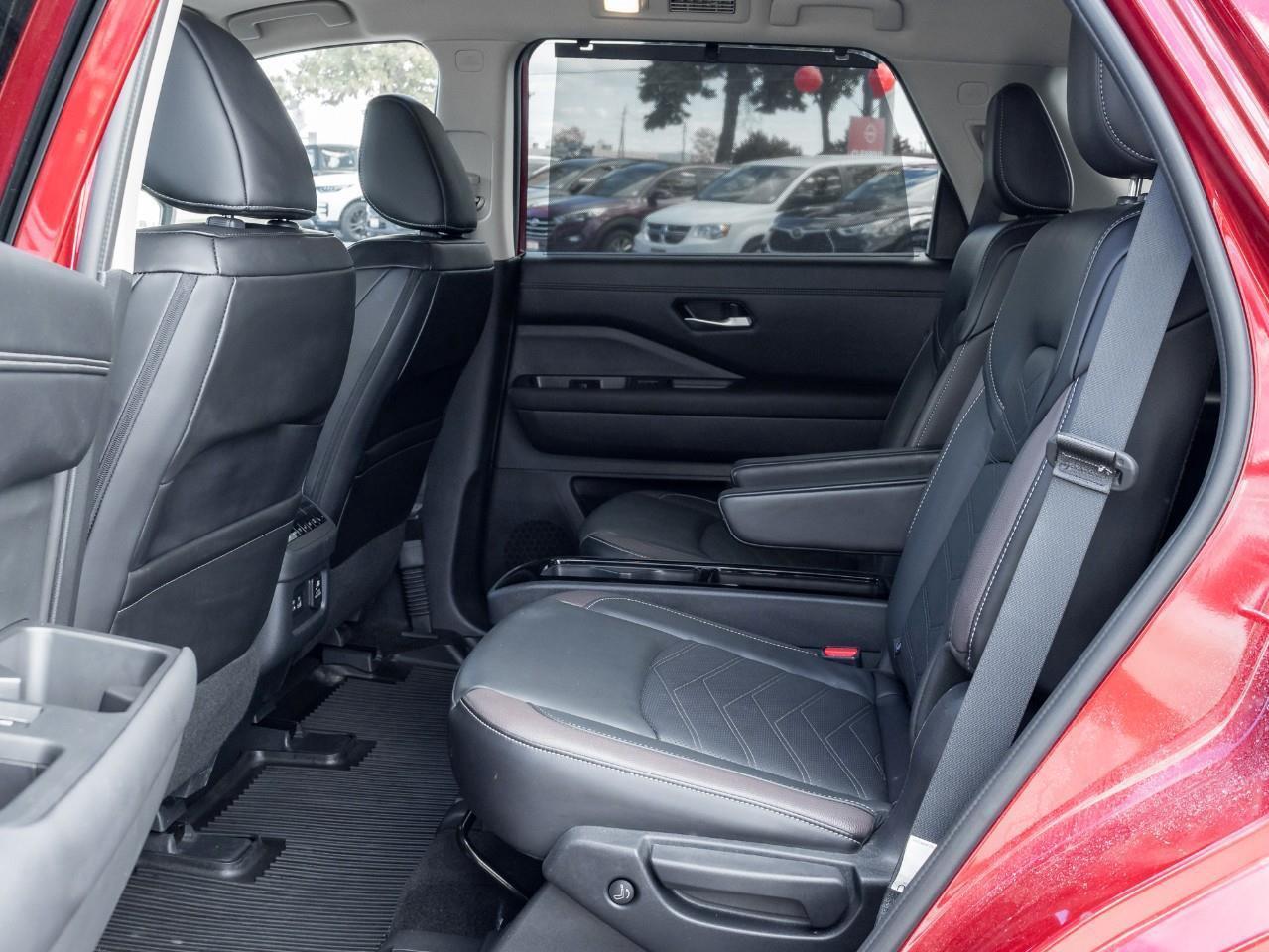 2024 Nissan Pathfinder Platinum Photo