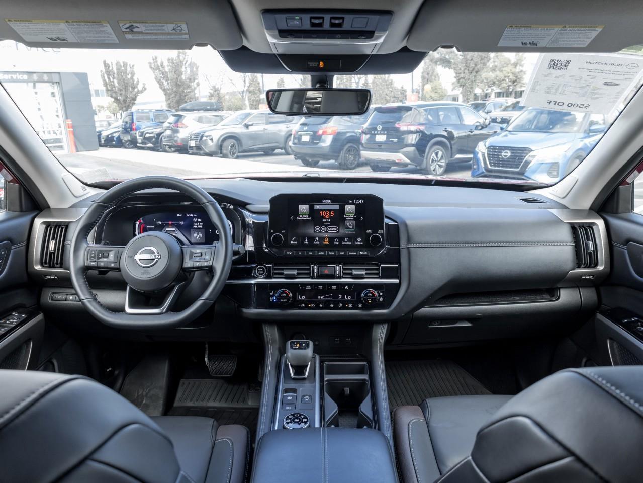 2024 Nissan Pathfinder Platinum Photo