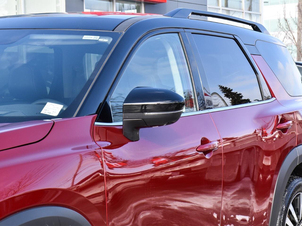 2024 Nissan Pathfinder PLATINUM, CAPTAINS CHAIRS, 2-TONE COLOUR Photo4