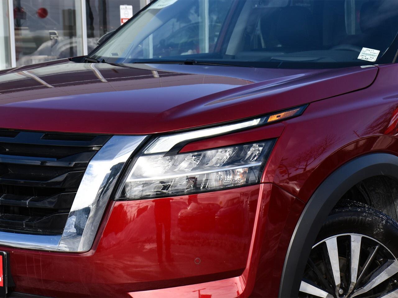 2024 Nissan Pathfinder PLATINUM, CAPTAINS CHAIRS, 2-TONE COLOUR Photo3