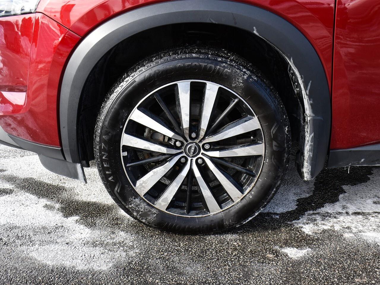 2024 Nissan Pathfinder PLATINUM, CAPTAINS CHAIRS, 2-TONE COLOUR Photo