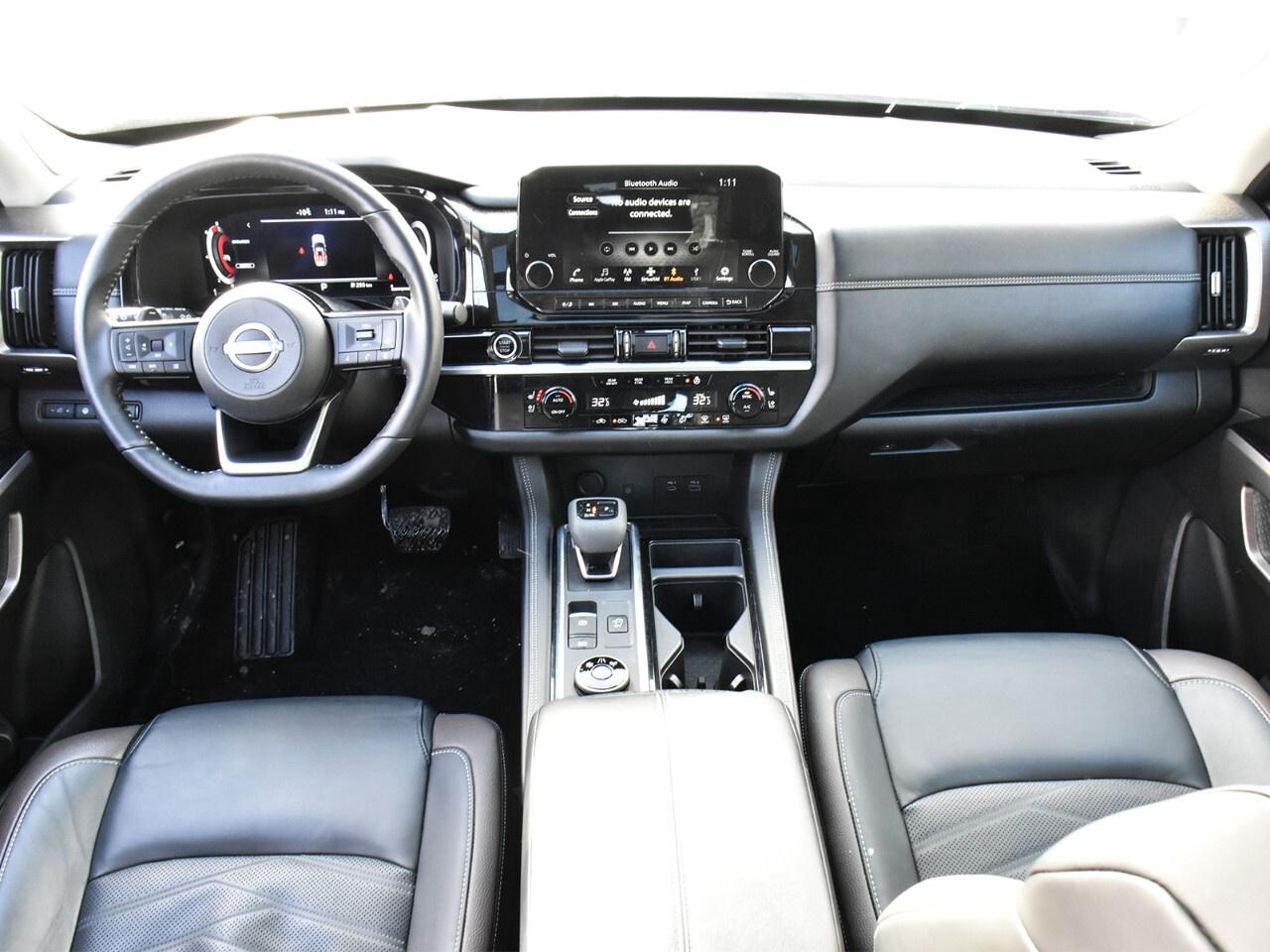 2024 Nissan Pathfinder PLATINUM, CAPTAINS CHAIRS, 2-TONE COLOUR Photo