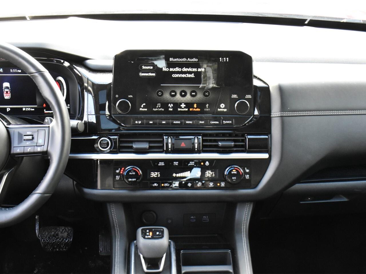 2024 Nissan Pathfinder PLATINUM, CAPTAINS CHAIRS, 2-TONE COLOUR Photo