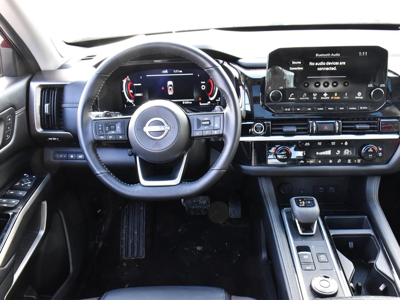 2024 Nissan Pathfinder PLATINUM, CAPTAINS CHAIRS, 2-TONE COLOUR Photo