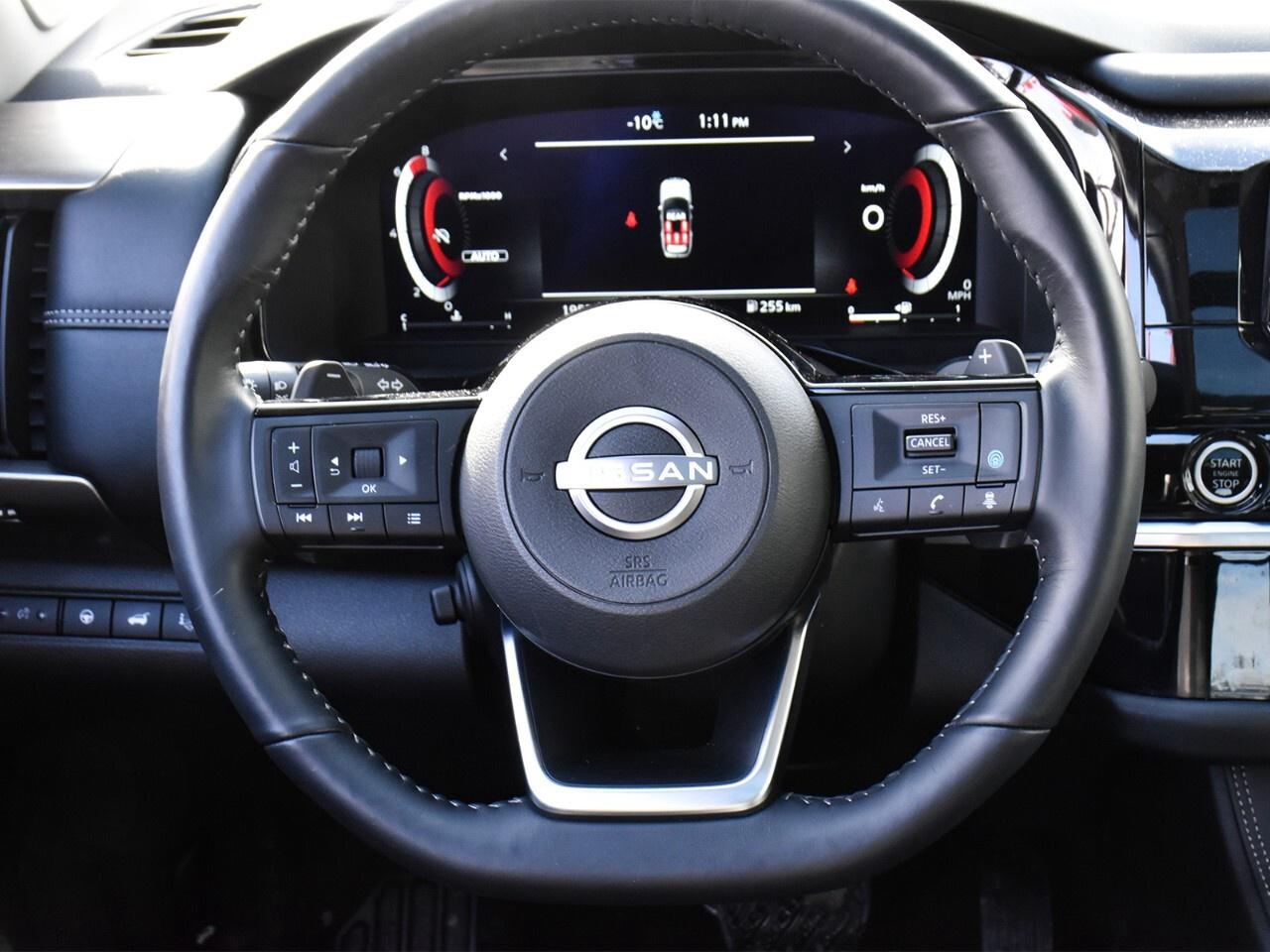 2024 Nissan Pathfinder PLATINUM, CAPTAINS CHAIRS, 2-TONE COLOUR Photo