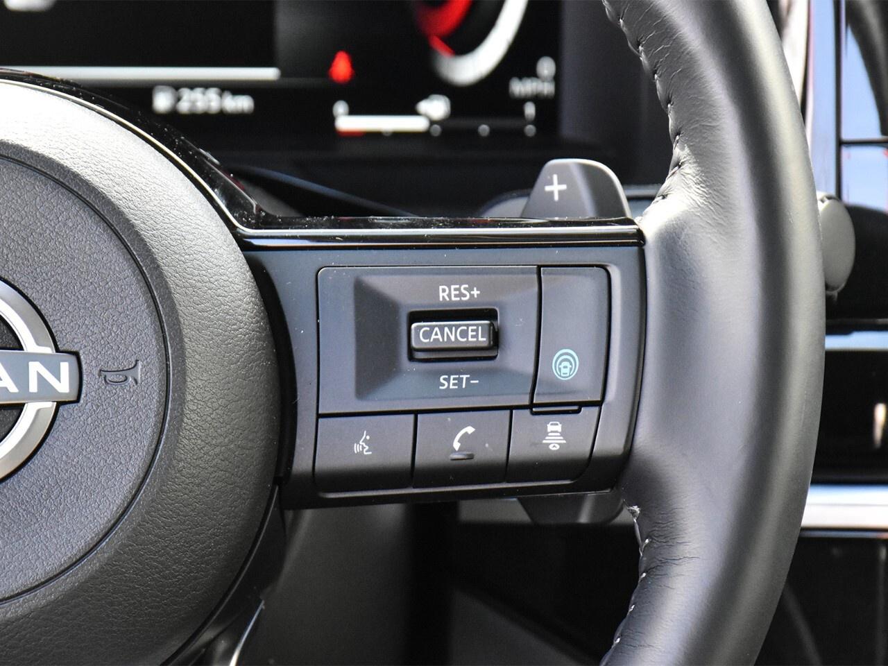 2024 Nissan Pathfinder PLATINUM, CAPTAINS CHAIRS, 2-TONE COLOUR Photo