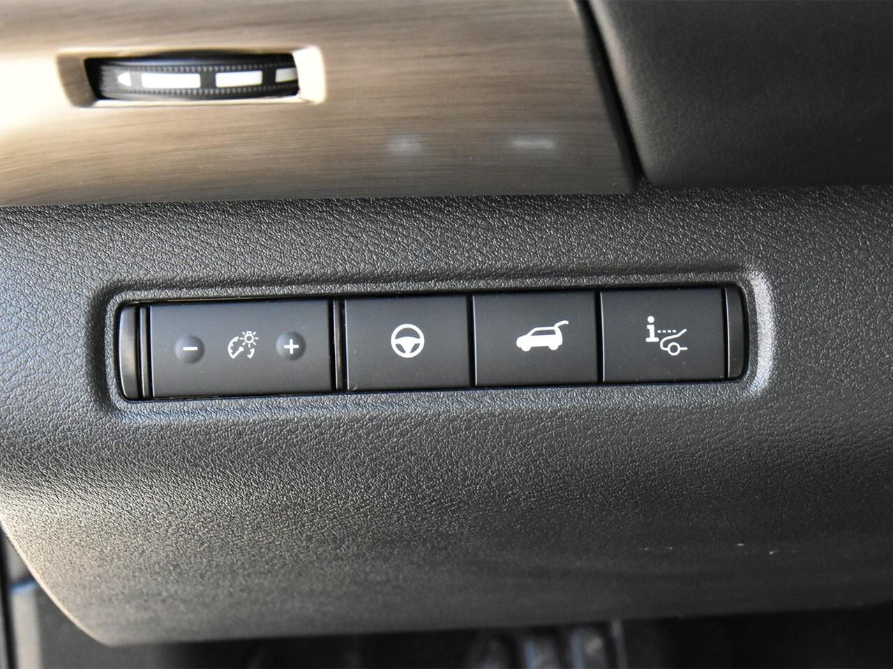 2024 Nissan Pathfinder PLATINUM, CAPTAINS CHAIRS, 2-TONE COLOUR Photo